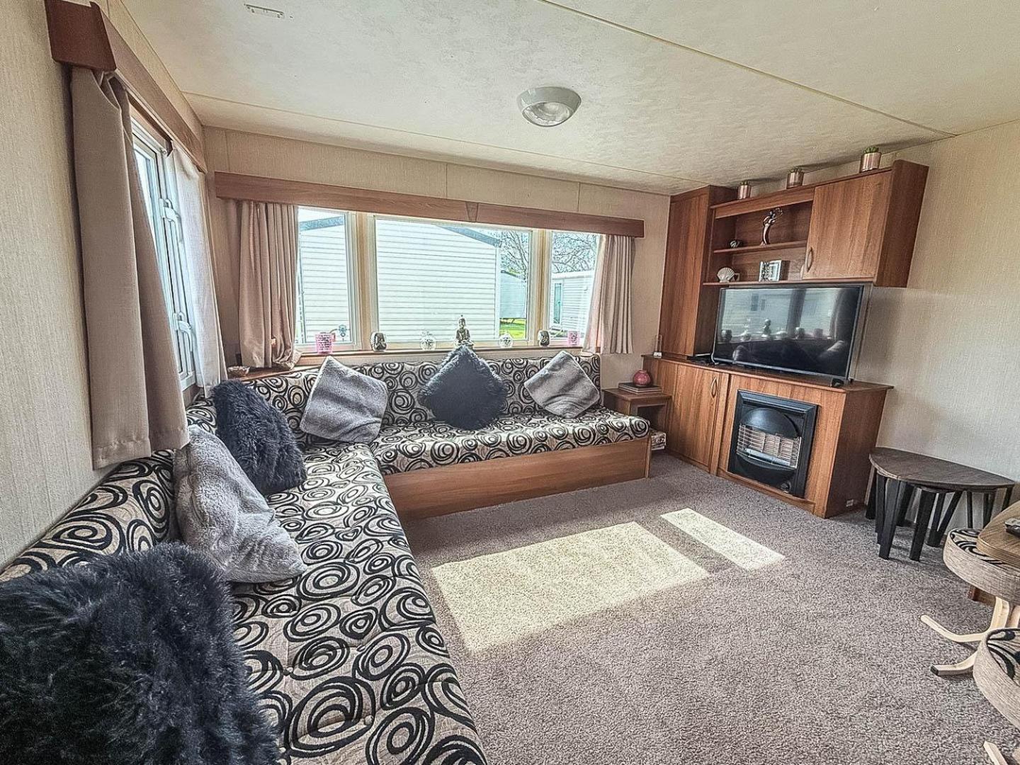 8 Berth Caravan With Decking At Sunnydale In Lincolnshire Ref 35087S Louth  Exterior photo